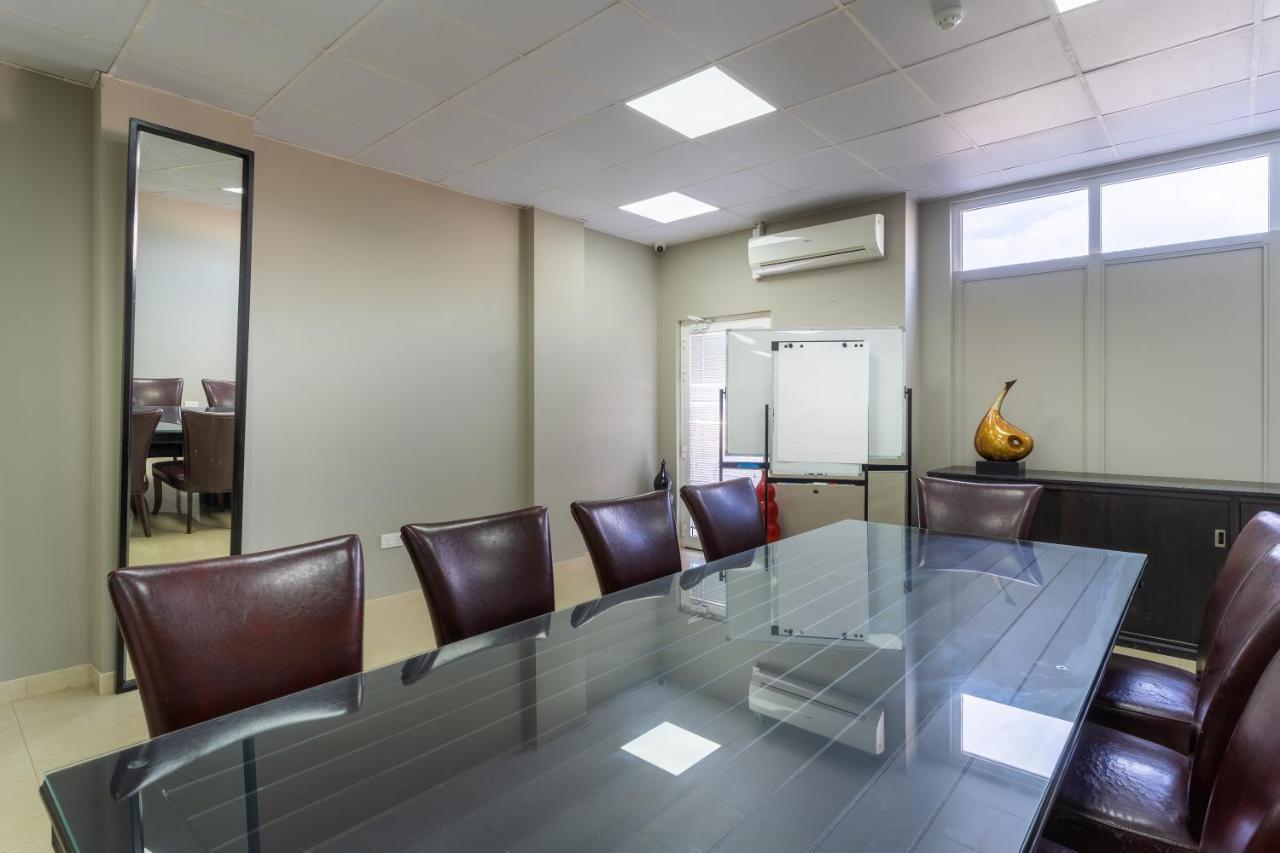 Midan Hotel Suites Masqat Buitenkant foto